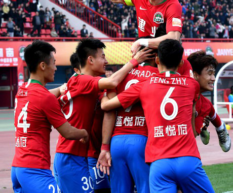 中国足球超级联赛（中超）作为中国最高级别的职业足球联赛